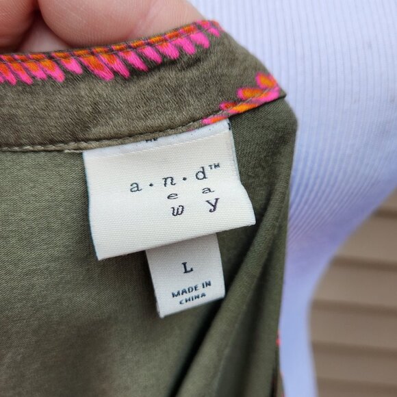 a new day Green Button-Up Blouse Bright Pink Print Crochet Lace Trim - Picture 12 of 14